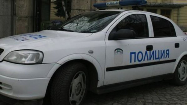 Полицията в Бургас издирва шофьор на автомобил, убил пешеходец и избягал