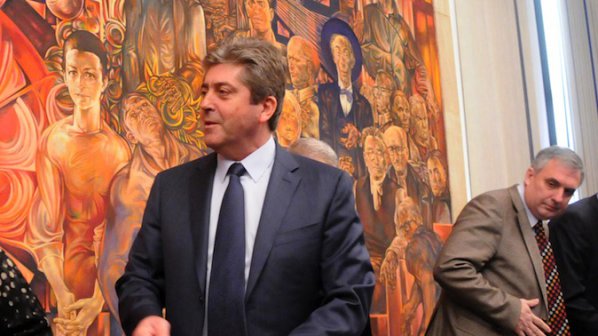 Социолози: Първанов си изпробва силите преди парламентарните избори