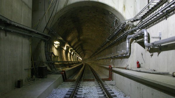 19 работници се отровиха с въглероден оксид в тунела под Ла Манш
