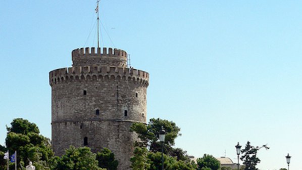 Мъж заплаши да се взриви пред Бялата кула в Солун