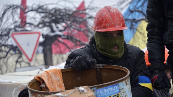Киев: Павета по милиционери. Гранати по демонстранти (гледайте тук)