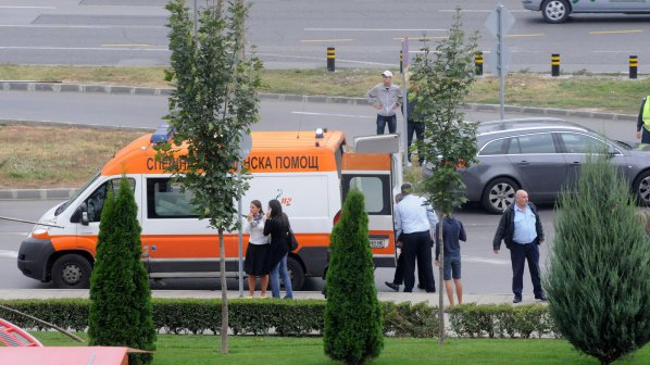 Блъснаха линейка във Варна