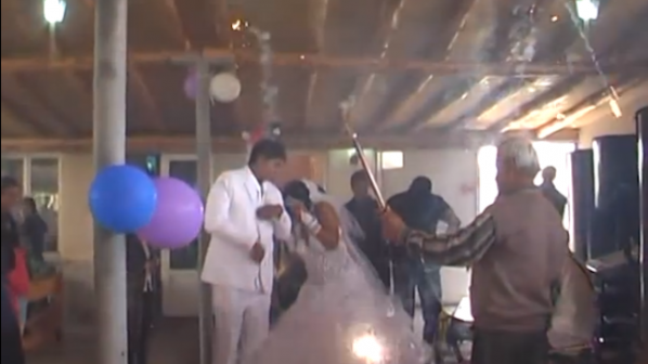 Циганска сватба в България забавлява света (видео)