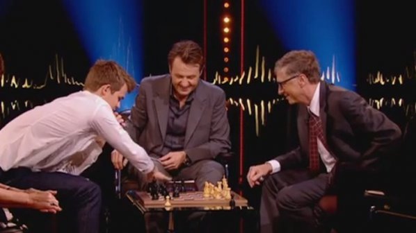 Магнус Карлсен победи Бил Гейтс на шах за по-малко от 80 секунди