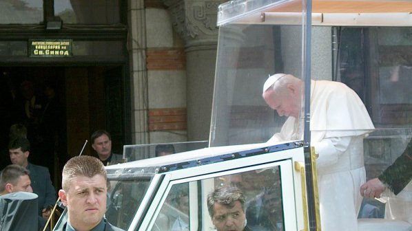Откраднаха кръв на папа Йоан Павел II