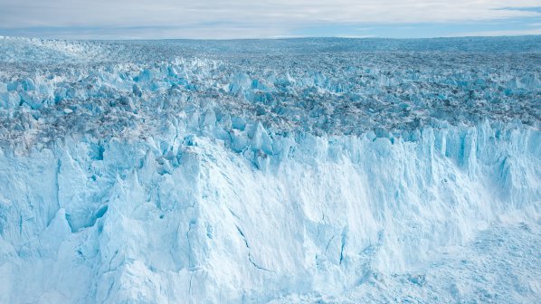Гренландският ледник Якобсхавн лети с бясна скорост