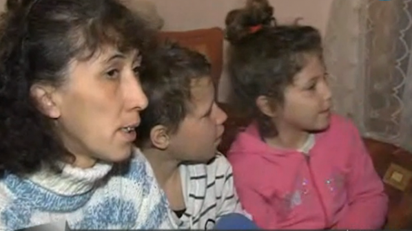 Майка на пет деца остана без дом заради баща пияница