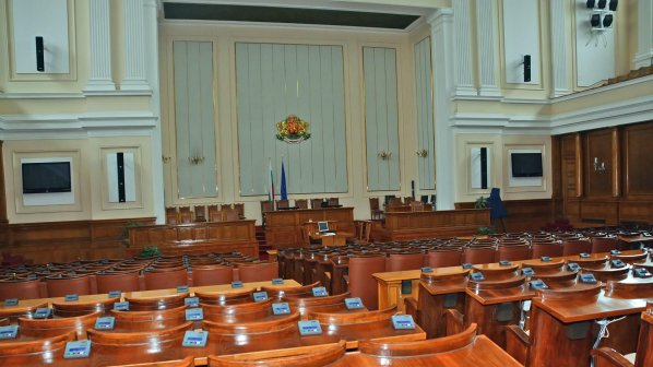 Парламентът създаде комисия за Бисеров и Петното
