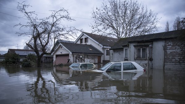 Над £ 1 млрд. ще струват наводненията на британските застрахователи
