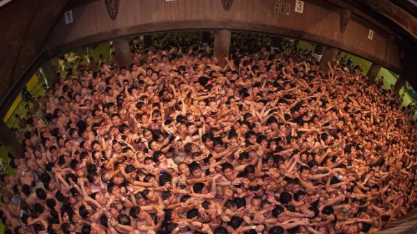 9 000 взеха участие на Голия фестивал в Япония (снимки)