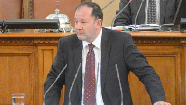 Депутатите приеха декларацията за етническото напрежение на Михаил Миков