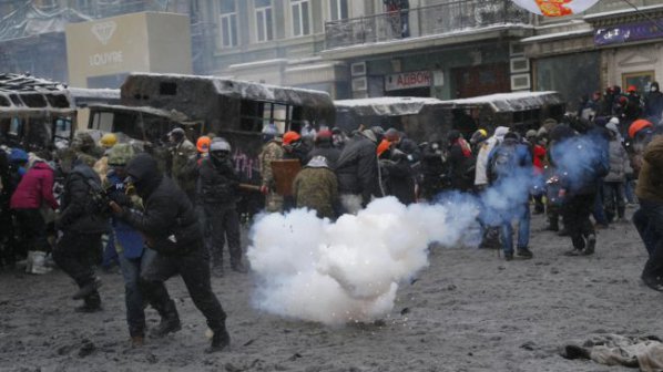 Фоторепортер на Ройтерс пострада при сблъсъците в Киев