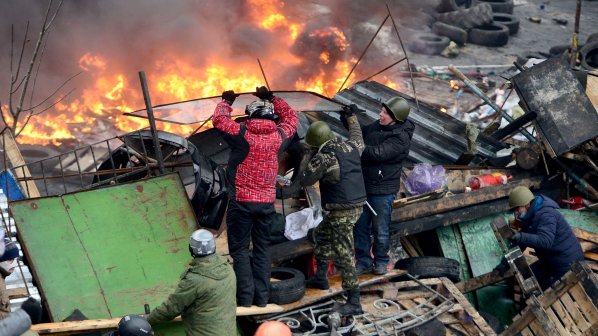 Хаос цари в Киев, жертвите станаха 67 (обновена+гледайте на живо тук)