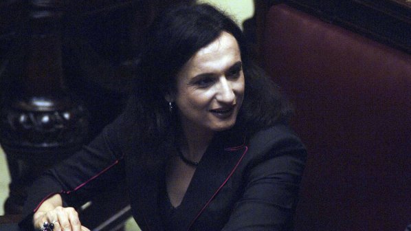 Изгониха бивш италиански транссексуален депутат от Сочи
