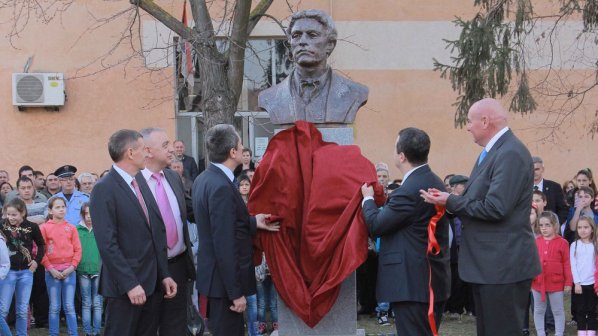 Орешарски откри бюст-паметник на Васил Левски в Сърбия