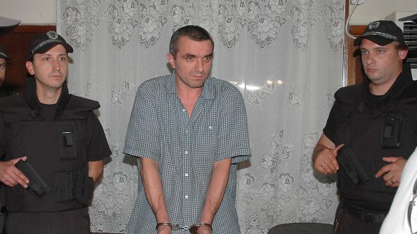 Служител от Столичния затвор внасял GSM-и за Куйович