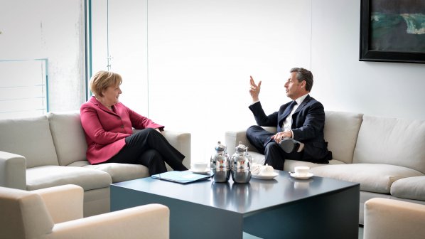 Саркози се срещна с Меркел, разговорът - поверителен