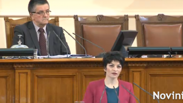 Десислава Атанасова: Учудва ме мълчанието на &quot;Атака&quot;