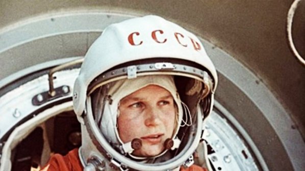 Първата жена-космонавт става на 77 години