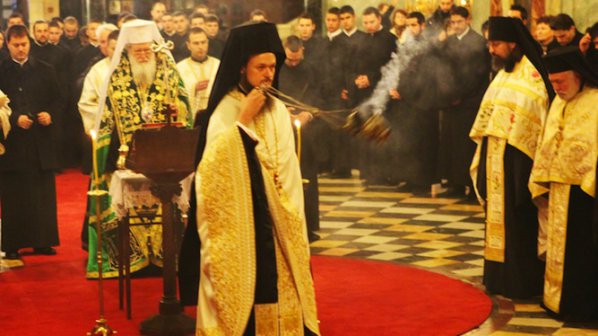 Светият синод: Патриарх Неофит е в добро здраве и не е припадал
