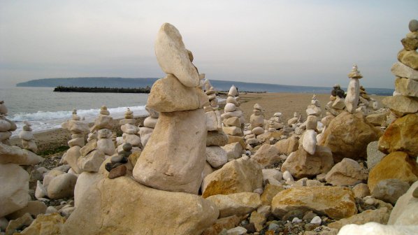 Каменна гора зарадва варненци на плажа (галерия)
