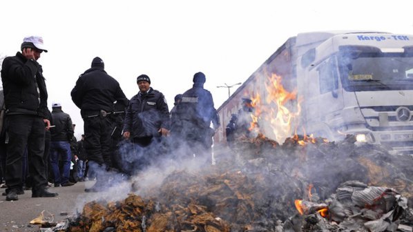 Тютюнджии от Хасковско блокираха магистрала „Марица” (видео)