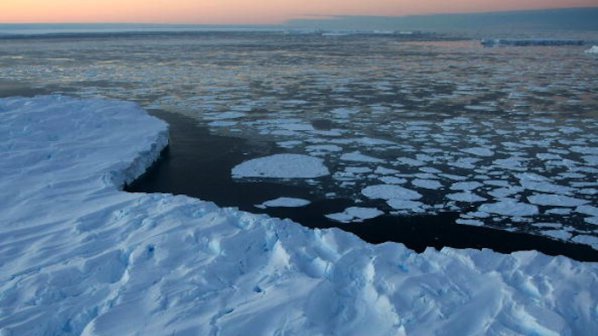 Учени алармират: 6 големи ледника на Антарктида се свличат към морето