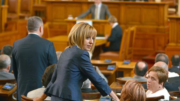 ГЕРБ не спира да саботира парламента, възмути се Манолова (обновена)