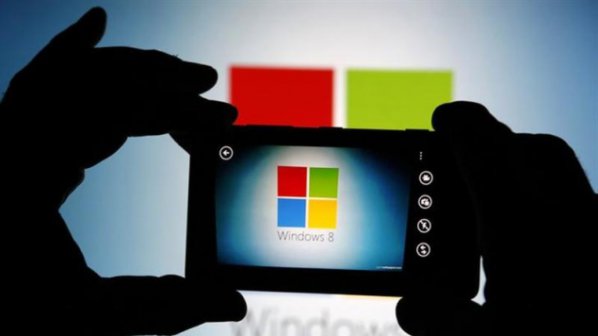 Microsoft дава безплатен Windows за смартфони и таблети
