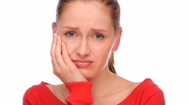 Защо зъбоболът се изостря през нощта?