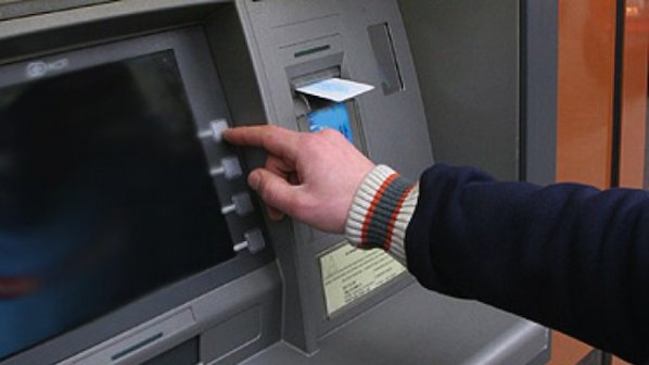 Цигани опразниха банкоматите в Сливен