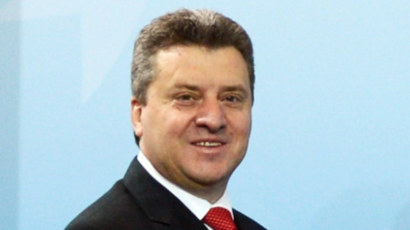 Георге Иванов с убедителна преднина на президентския вот в Македония (видео)