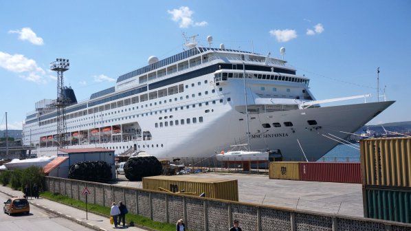 Обраха туристи от акостиралия във Варна круизен кораб