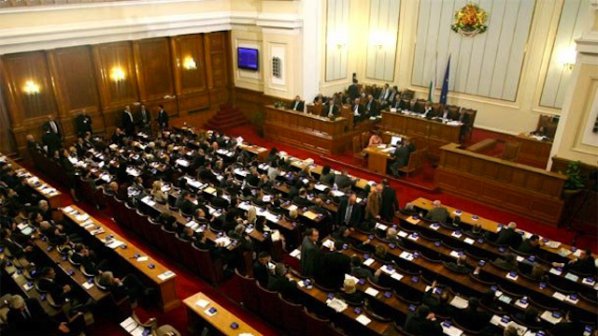 Парламентът с Тържествено заседание на 16 април