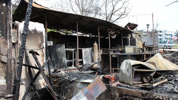 Пожар унищожи ресторант в Балчик (галерия)