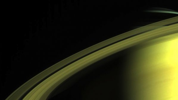 Сатурн се сдоби с нова луна (снимка)