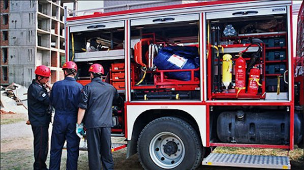 Столични пожарникари тренират на Летище София