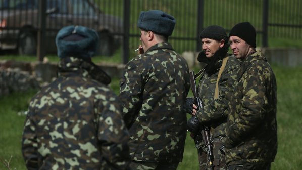 Украинската армия подготвя огневи позиции по границата с Русия (видео)