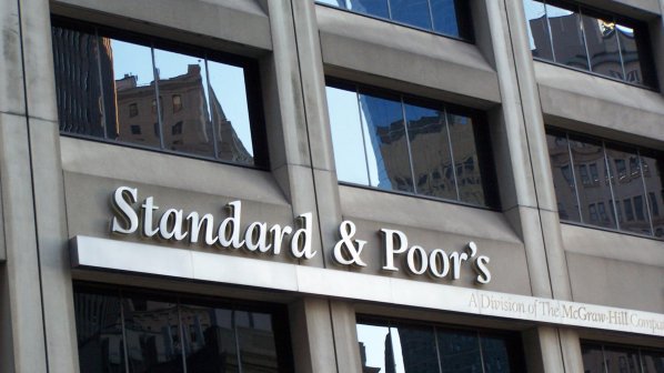 Standart &amp; Poor's понижи кредитния рейтинг на Русия