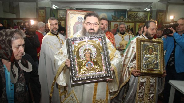 Зографският манастир в Атон дари икони на Варна (обновена+снимки)