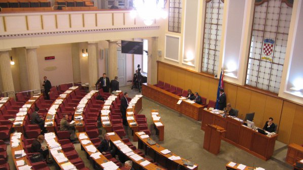 Хърватските депутати ваканцуват повече от месец
