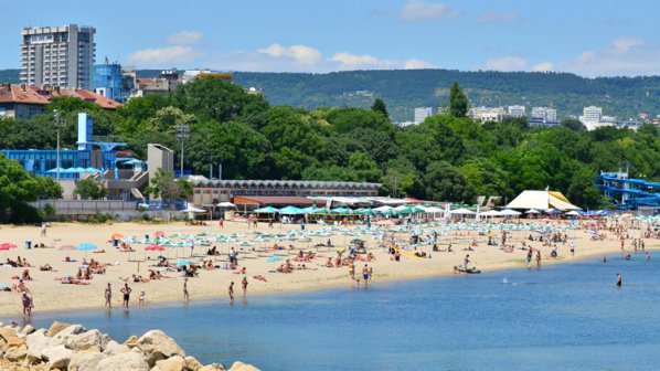 Скъпите хотели край Варна запълнени от нетърпеливи туристи