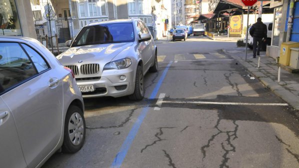 В Ловеч от днес се въвежда &quot;синя зона&quot; за паркиране