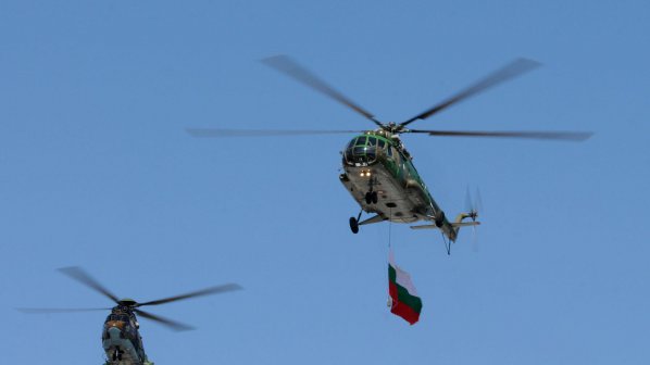 Военните тренират ниски полети за Деня на Българската армия