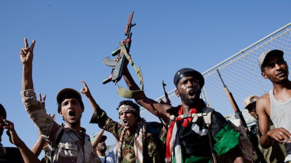 Въоръжени откриха стрелба в либийския парламент и прекъснаха избора на премиер