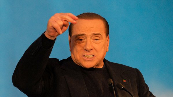 Берлускони започна работа за &quot;Светото семейство&quot;