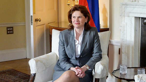 Словенският премиер Аленка Братушек подаде оставка