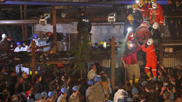 Броят на загиналите миньори в Турция достигна 201 души (видео)