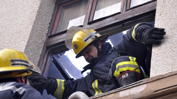 Наши пожарникари и спасители заминават за Сърбия, за да окажат помощ (видео)