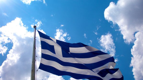 Fitch вдигна рейтинга на Гърция